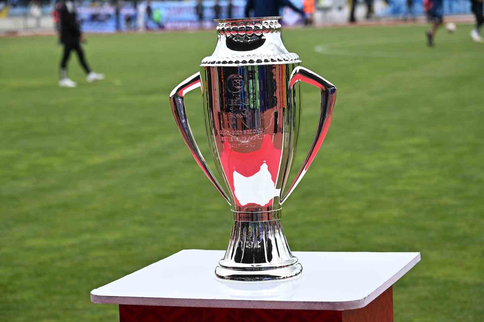 Şampiyon Kütahyaspor, kupasına kavuştu
?v=1