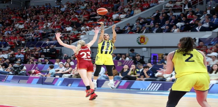 Kadınlar Euroleague finalinde Fenerbahçe, Galatasaray’ı 68-55 mağlup ederek 3. kez şampiyonluğa ulaştı.?v=1