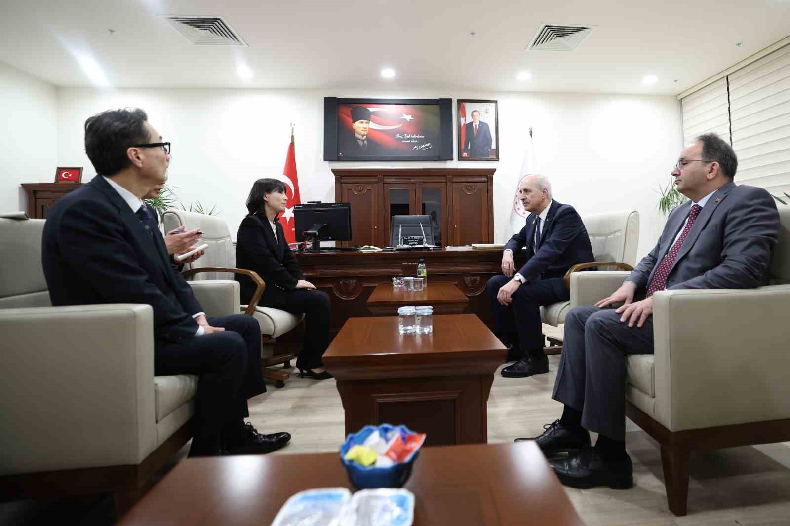 TBMM Başkanı Kurtulmuş, Koreli milletvekilini tedavi gördüğü hastanede ziyaret etti
?v=1