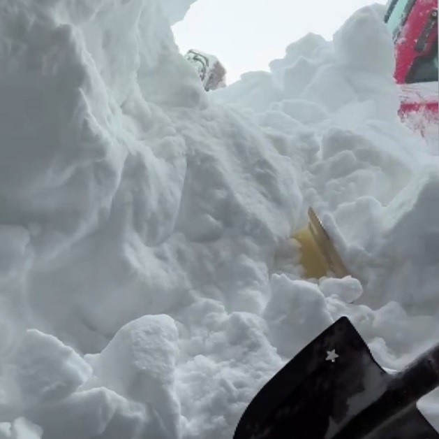 Bahar ayında kış manzarası: Karadağ’da nefes kesen çalışma
?v=1