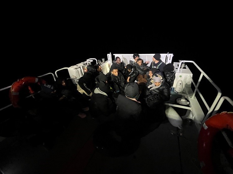 Kuşadası açıklarında 19 düzensiz göçmen yakalandı
?v=1