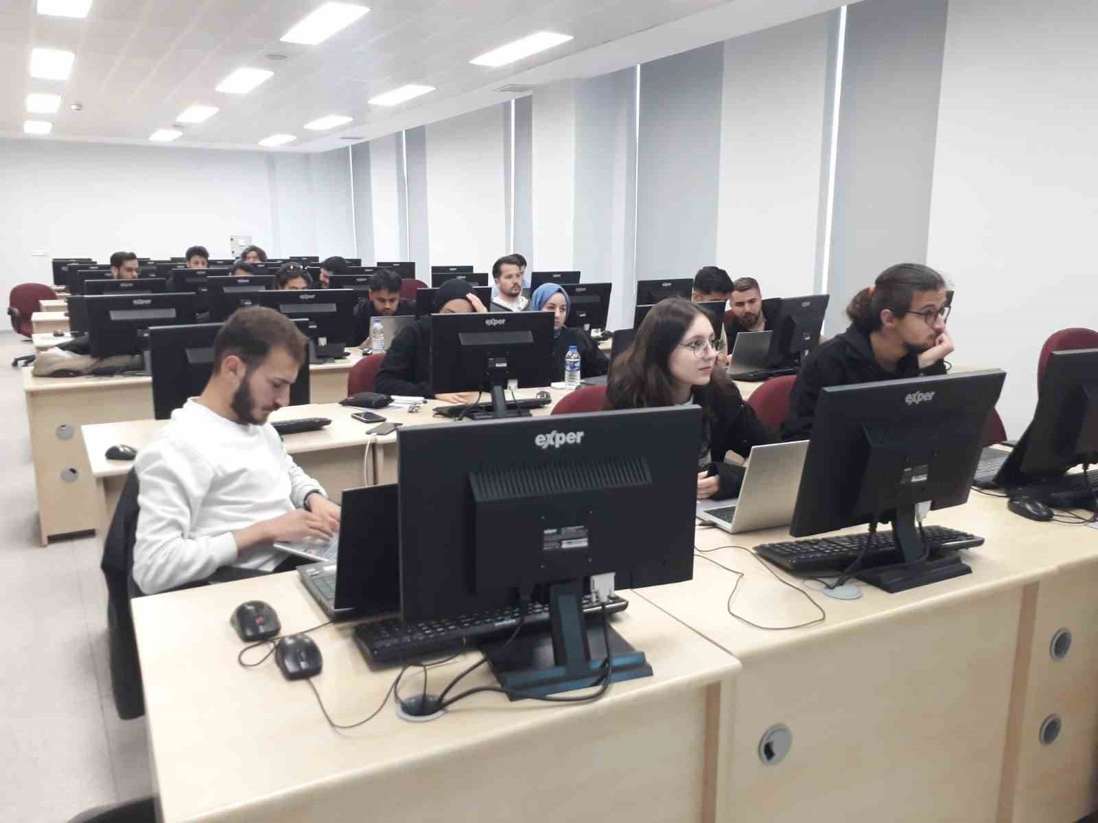 Geleceğin siber güvenlikçileri Çankırı’da yetişecek
?v=1