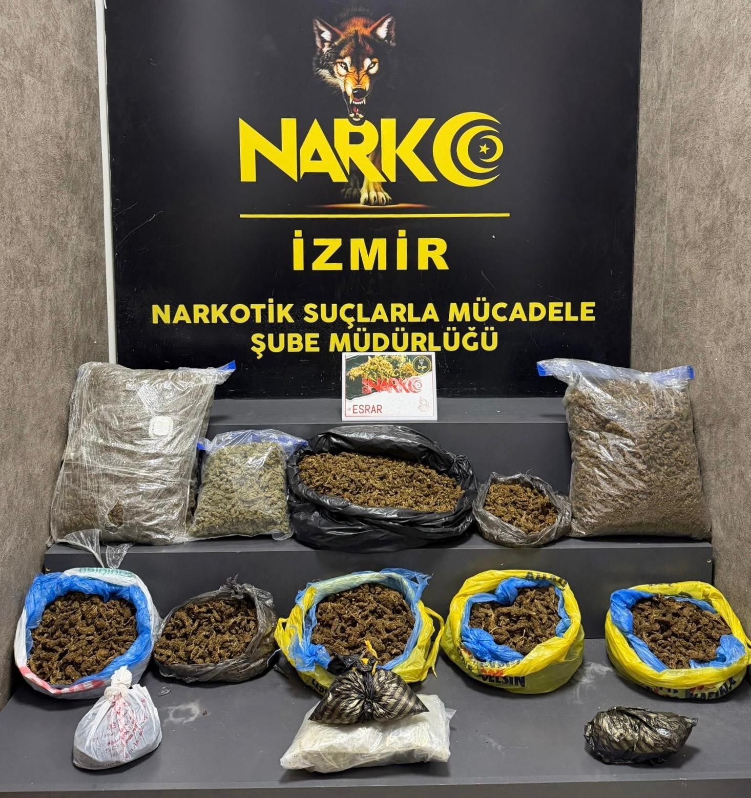 İzmir’de 16 kilo 550 gram esrar ele geçirildi
?v=1
