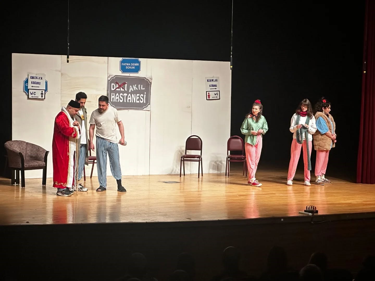 Kütahya’da  Keçileri Kaçırıyorum  oyunu tiyatroseverlerle buluştu
?v=1