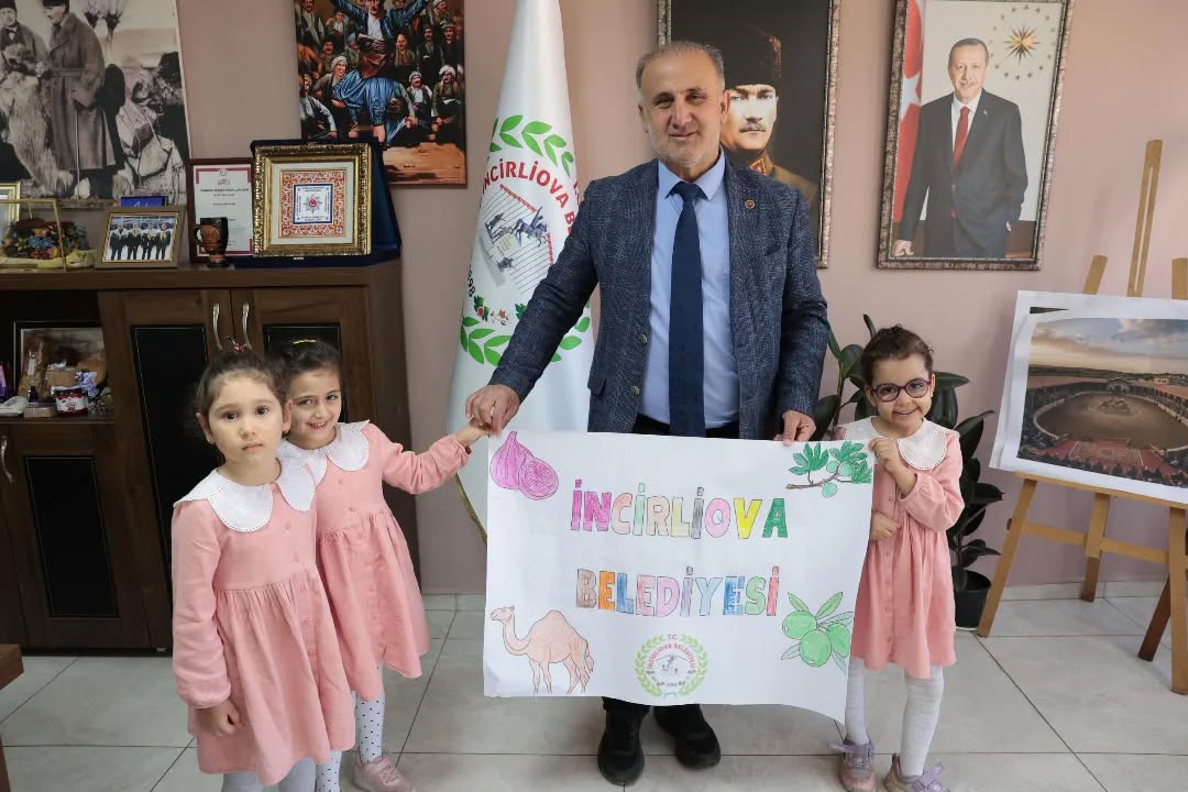 Minik öğrencilerden Başkan Kaya’ya hediye
?v=1