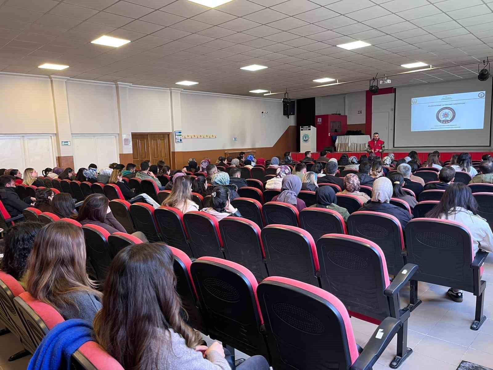 Kars’ta 442 öğretmene terörle mücadele farkındalık eğitimi
?v=1