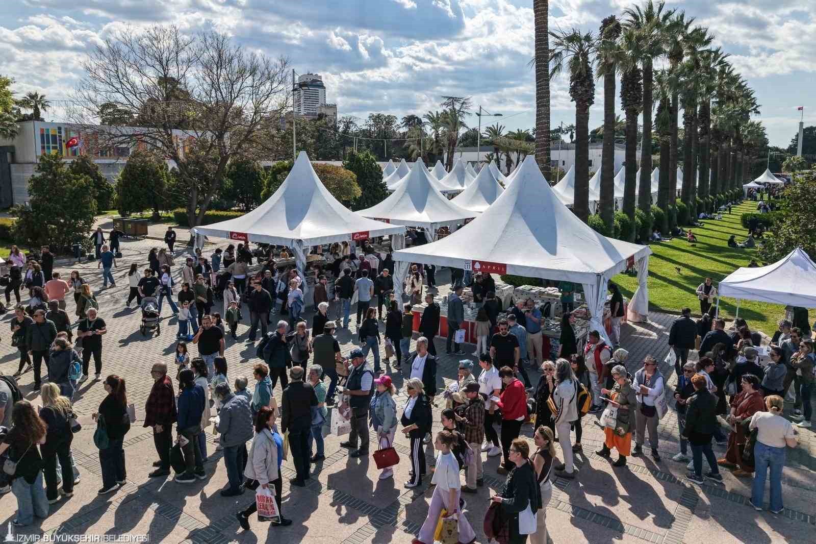 İZKİTAP’ta edebiyatla dolu hafta sonu
?v=1