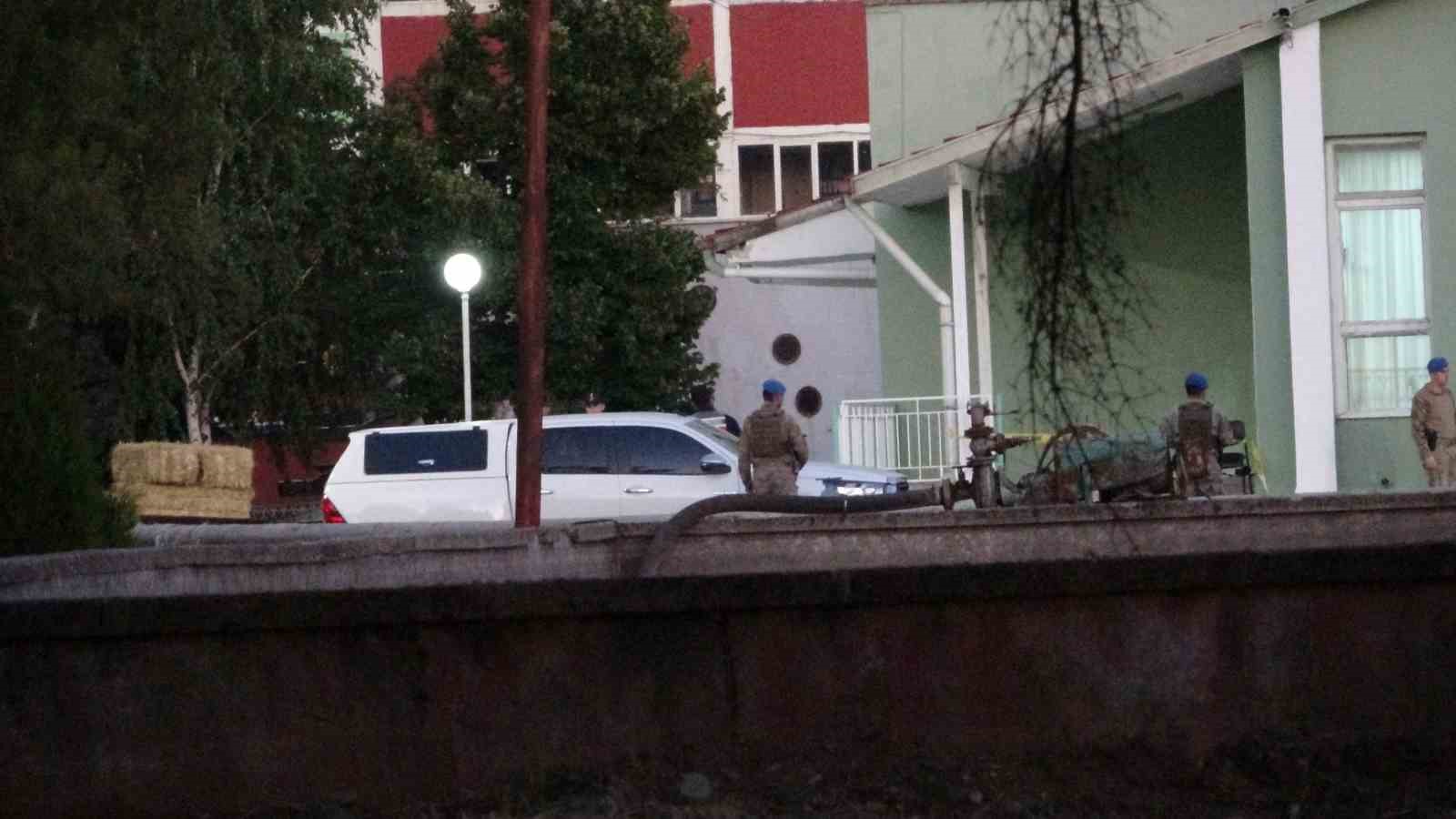 Mesai arkadaşlarını yaralayan güvenlik görevlisi:  Öldürmek isteseydim zaten öldürürdüm 
?v=1