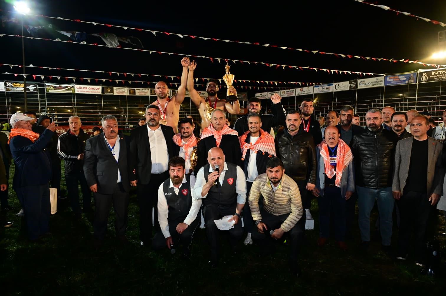 Kepez’de 12 yıl sonra er meydanı kuruldu: 984 pehlivan kıyasıya mücadele etti
?v=1