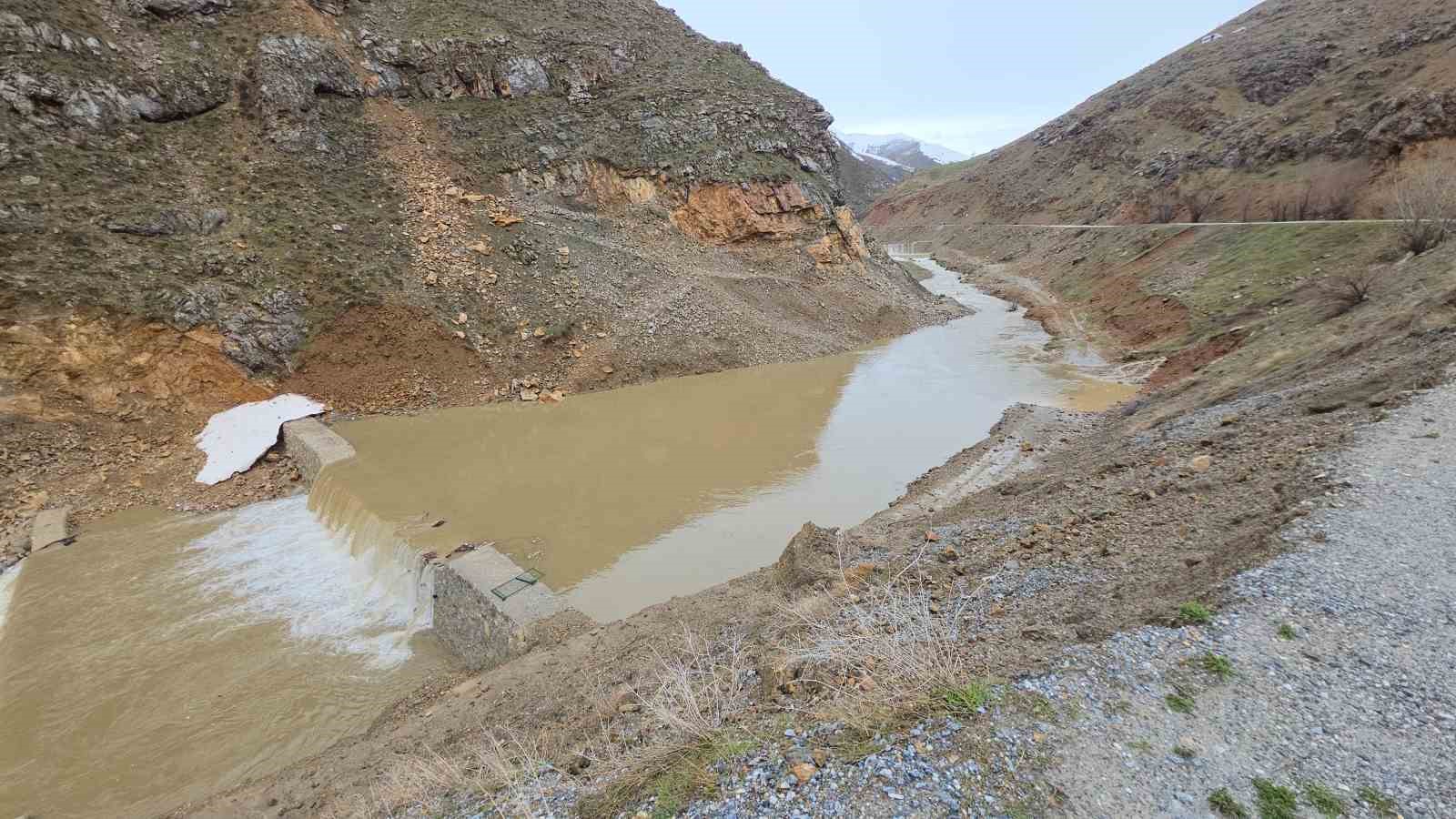 Bahçesaray’da su taşkını tehlikesi
?v=1