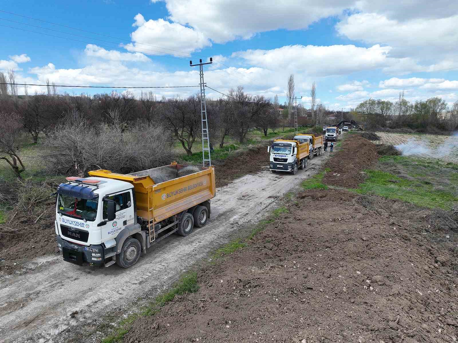Malatya Büyükşehir Belediyesi Akçadağ’da grup yolunu yeniliyor
?v=1