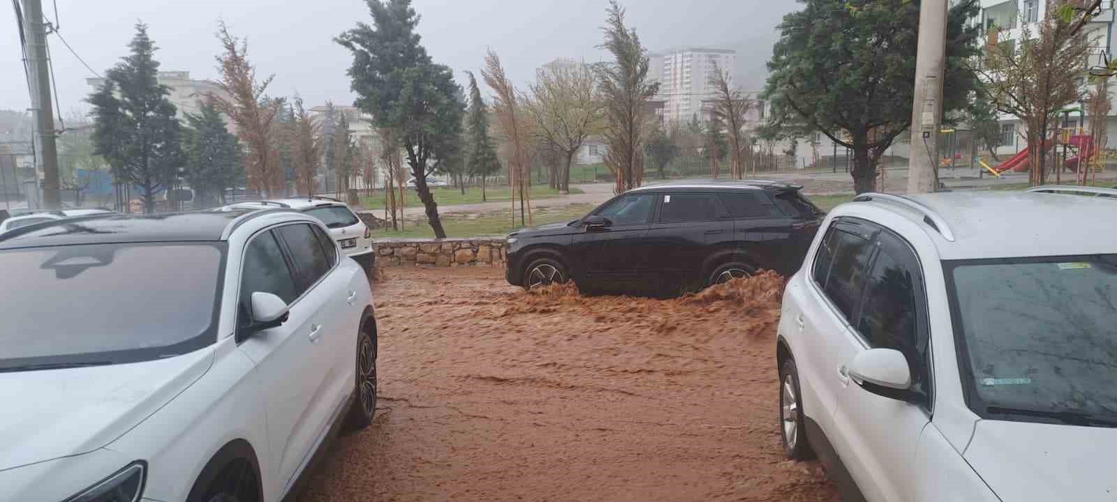 Silvan’ı sel vurdu
?v=1