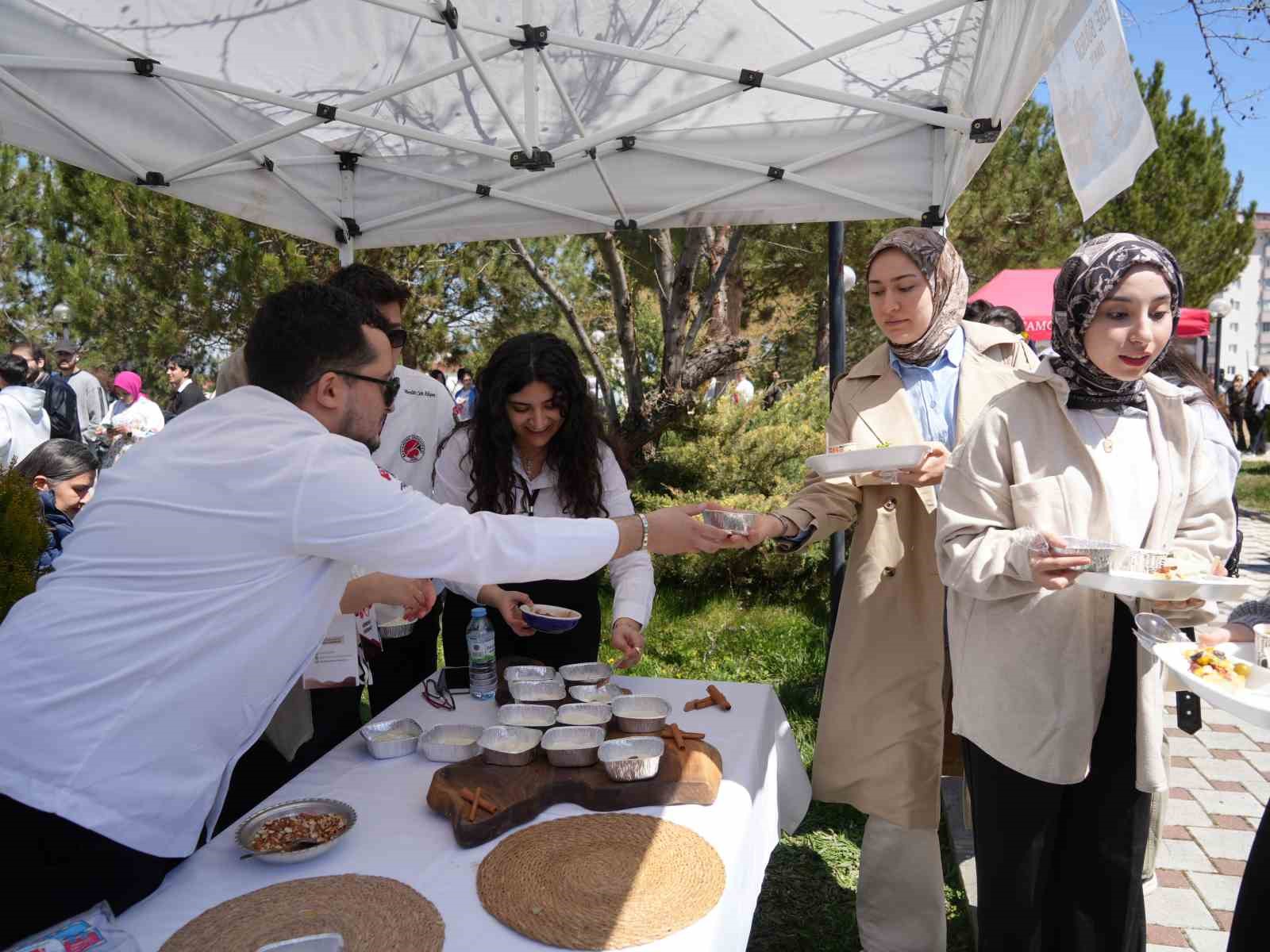 Türkiye’nin lezzetleri Kastamonu’da buluştu, öğrenciler yoğun ilgi gösterdi
?v=1