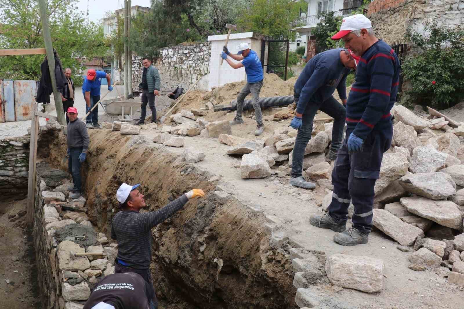Bozdoğan Belediyesi Alamut Mahallesi’nde taş duvar çalışmasını tamamladı
?v=1