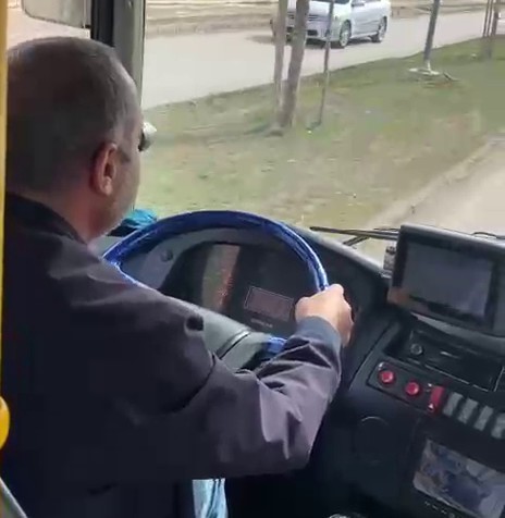 İnsanlık ölmemiş dedirtti: Erzurumlu şoförden öğrenciye büyük jest
?v=1