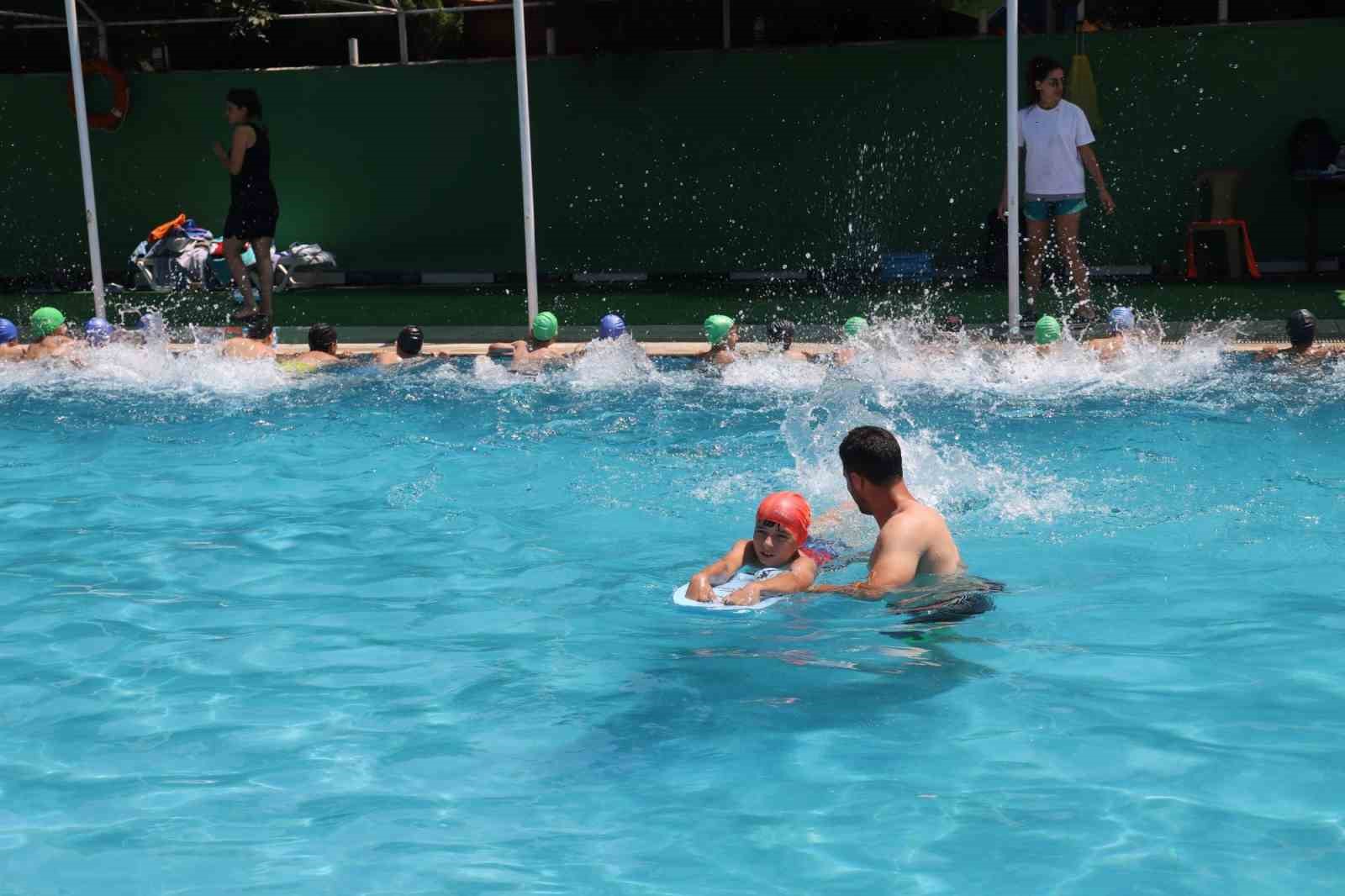 Turgutlu’da 2. dönem yüzme kayıtlarına yoğun ilgi
?v=1