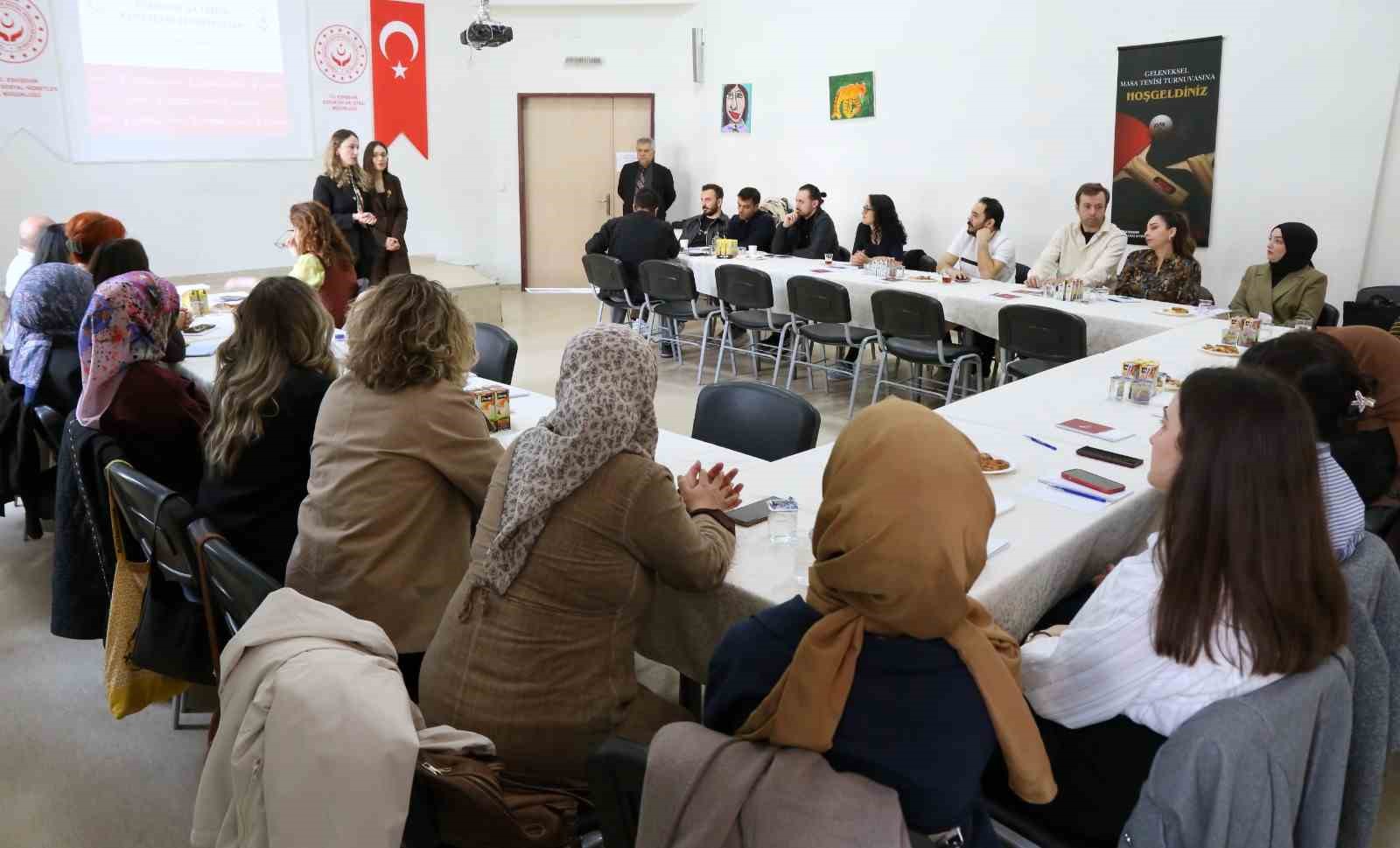 Eskişehirli uzmanlara  Psikolojik İlk Yardım ve Yas Süreci  eğitimi
?v=1