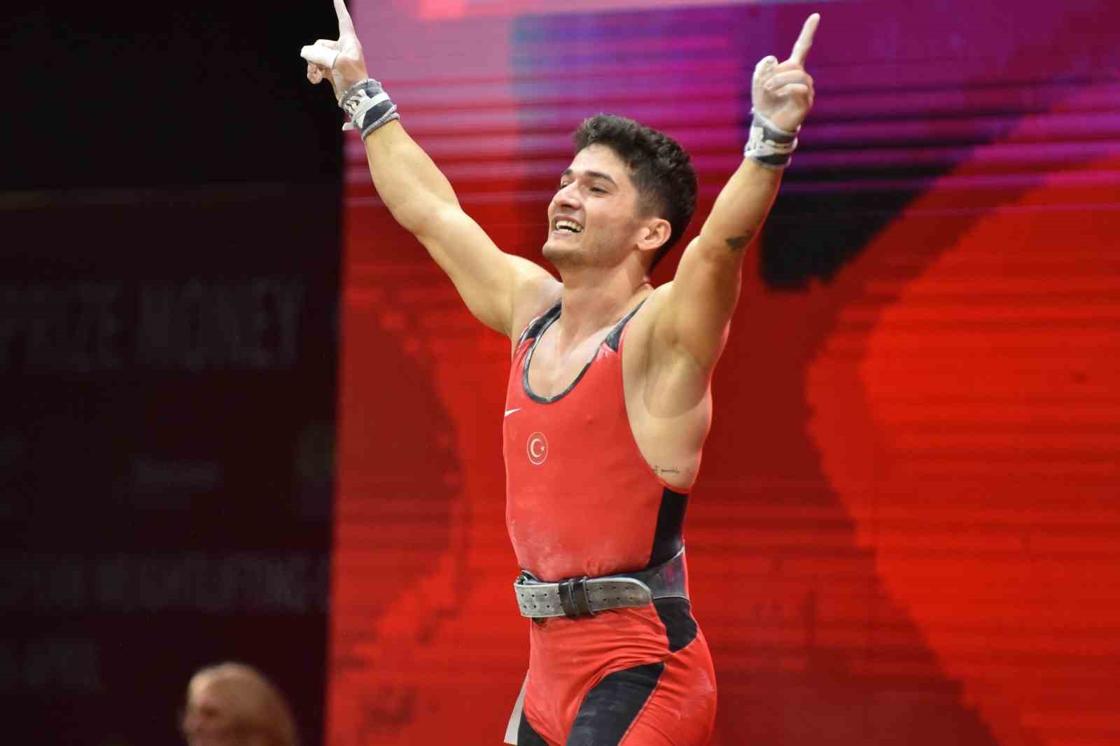 Muhammed Furkan rekorla Avrupa şampiyonu
?v=1