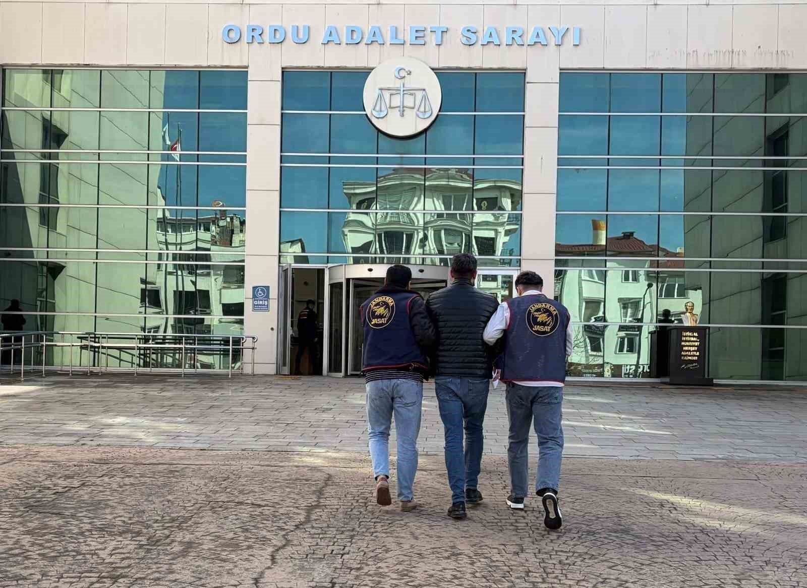 Ordu’da jandarma aranan 62 şüpheliyi yakaladı
?v=1