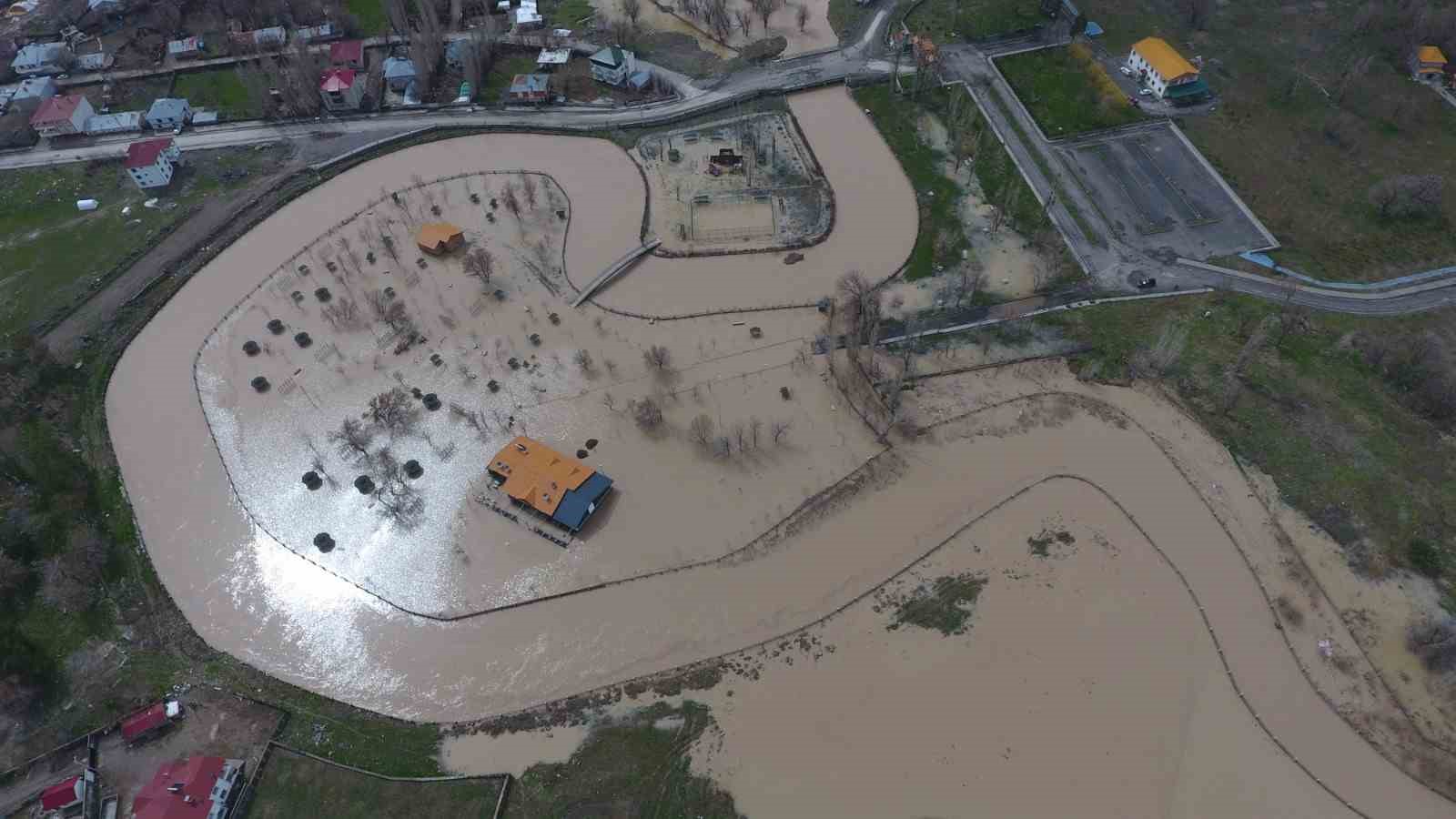 Malazgirt’te sağanak yağış su baskınlarına yol açtı
?v=1
