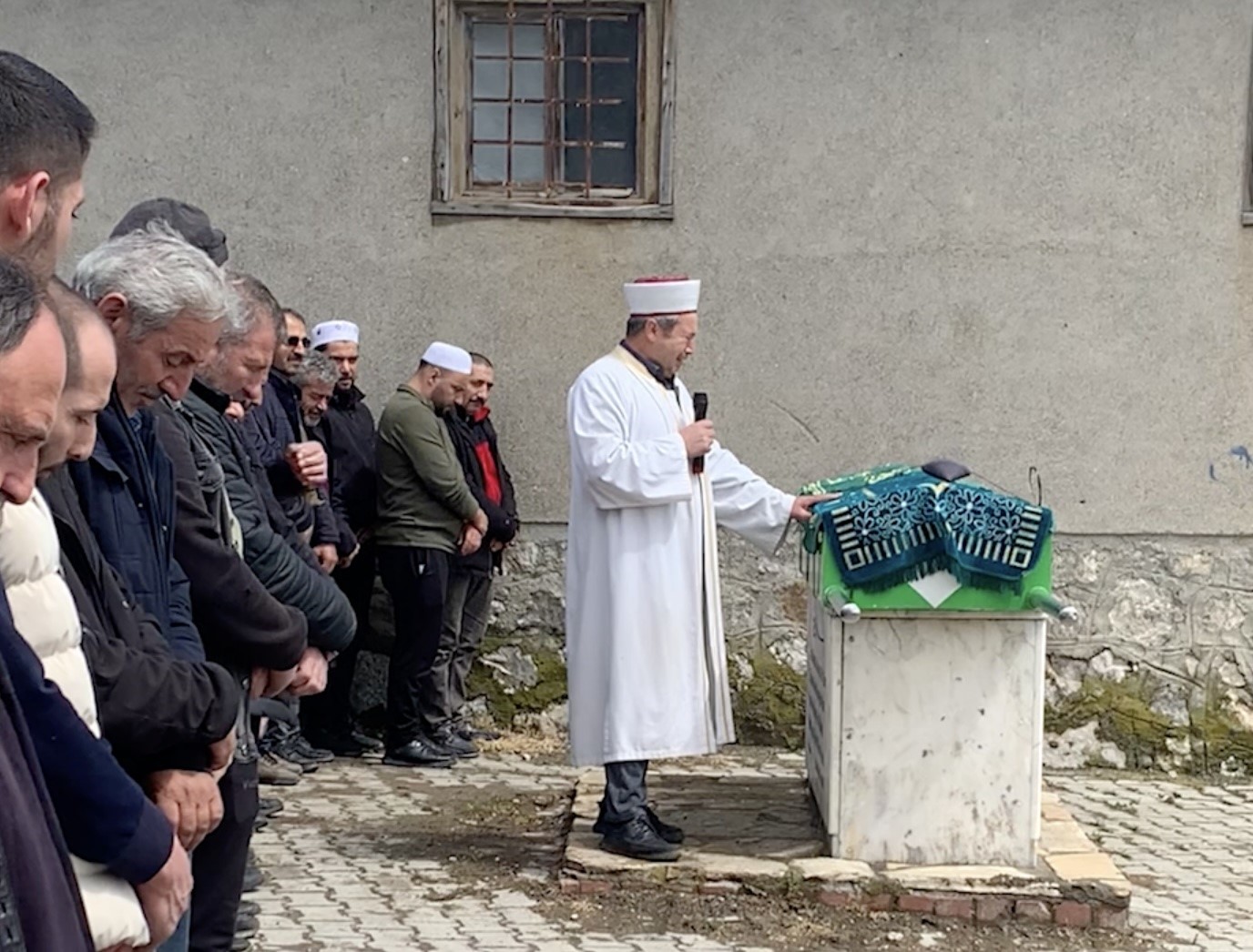  Köyün neşesi  engelli genç herkesi gözyaşlarına boğdu: İmam ayakta durmakta güçlük çekti
?v=1