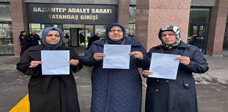 Eyüp Arıcı davasında beraat ettikten sonra tekrar tutuklanan 5 şüphelinin ailesi karara tepki gösterdi?v=1