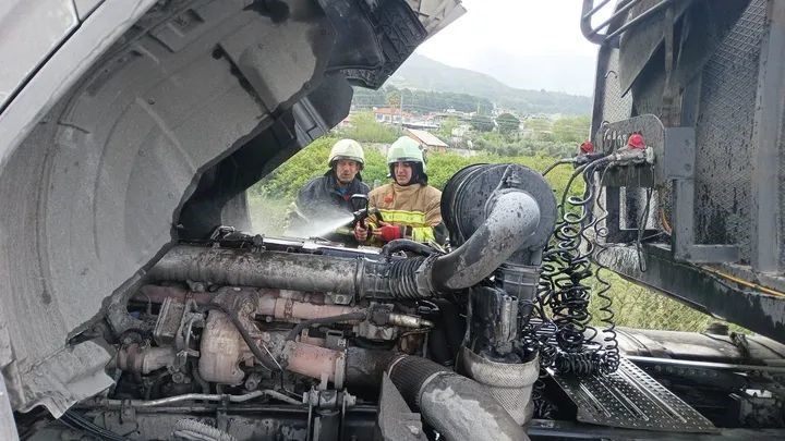 Dörtyol’da tırın motorunda yangın çıktı
?v=1
