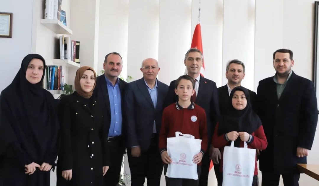 Bayburtlu bölge birincisi öğrenciler ödüllendirildi
?v=1