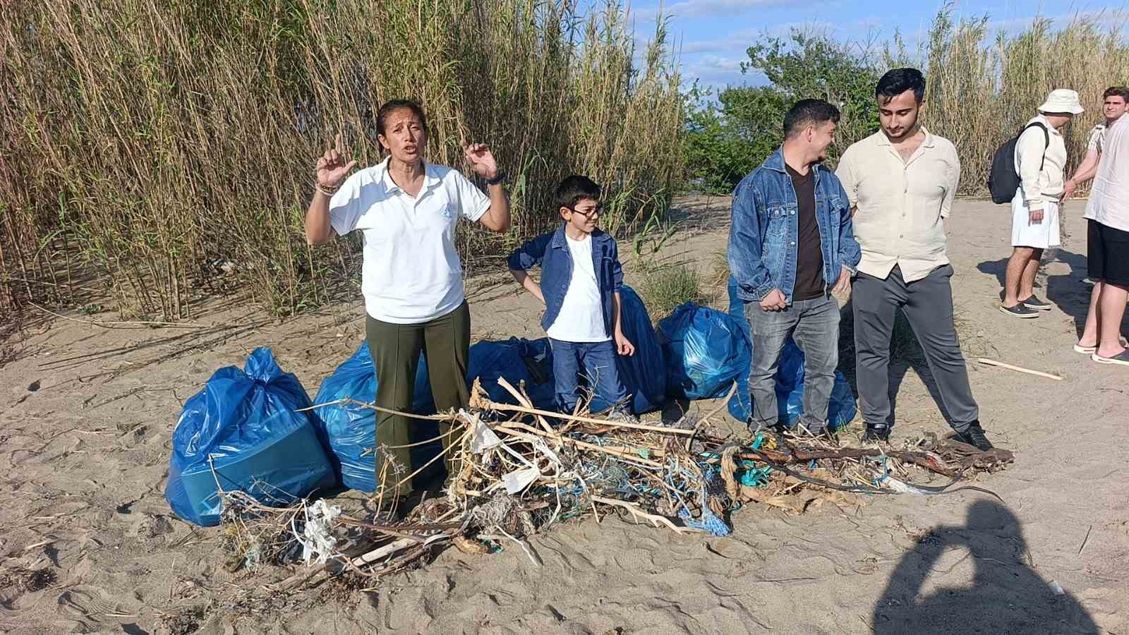 Sahil temizliğinde toplanan çöp yığını görenleri hayrete düşürdü
?v=1