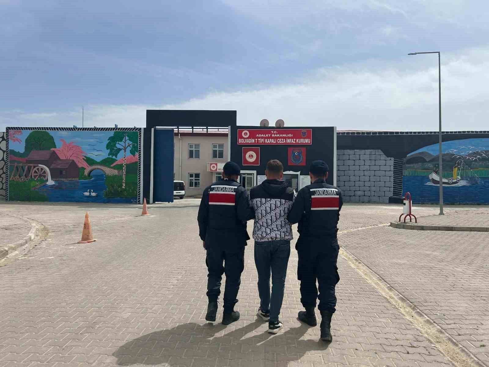 Jandarma çeşitli suçlardan aranan 45 kişiyi yakaladı
?v=1