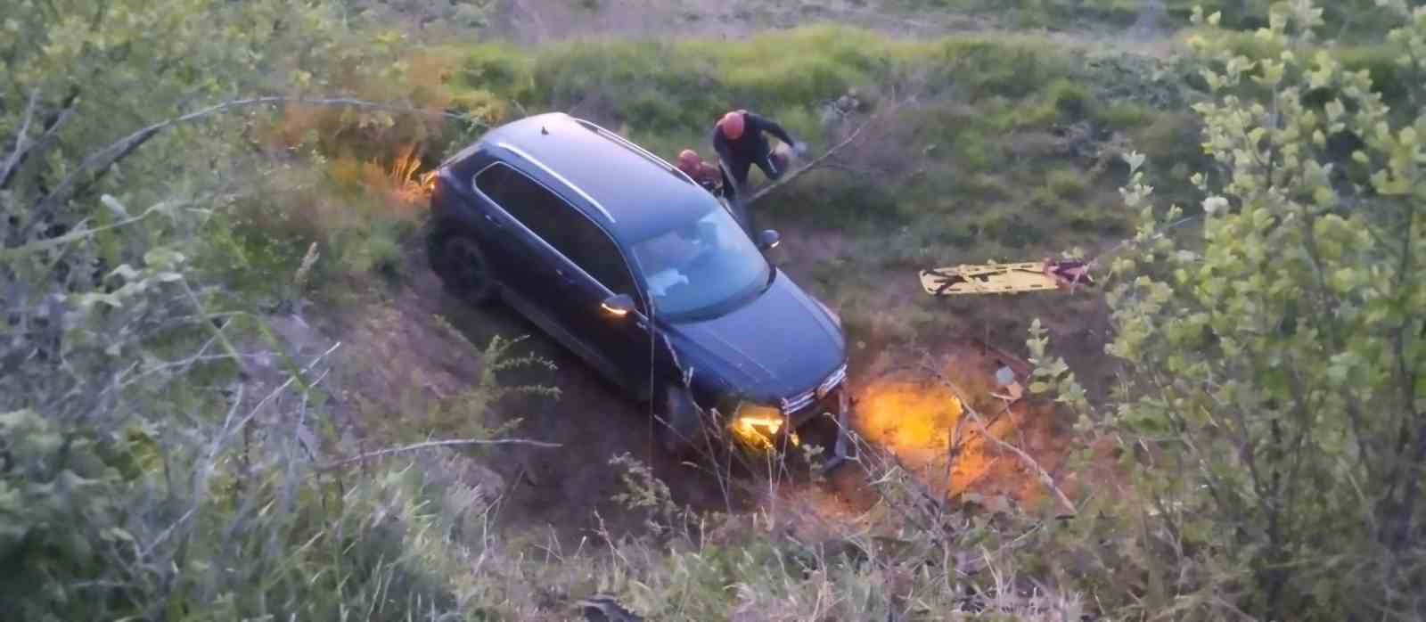 Yoldan çıkan otomobilin sürücüsü, tarlaya uçtu
?v=1