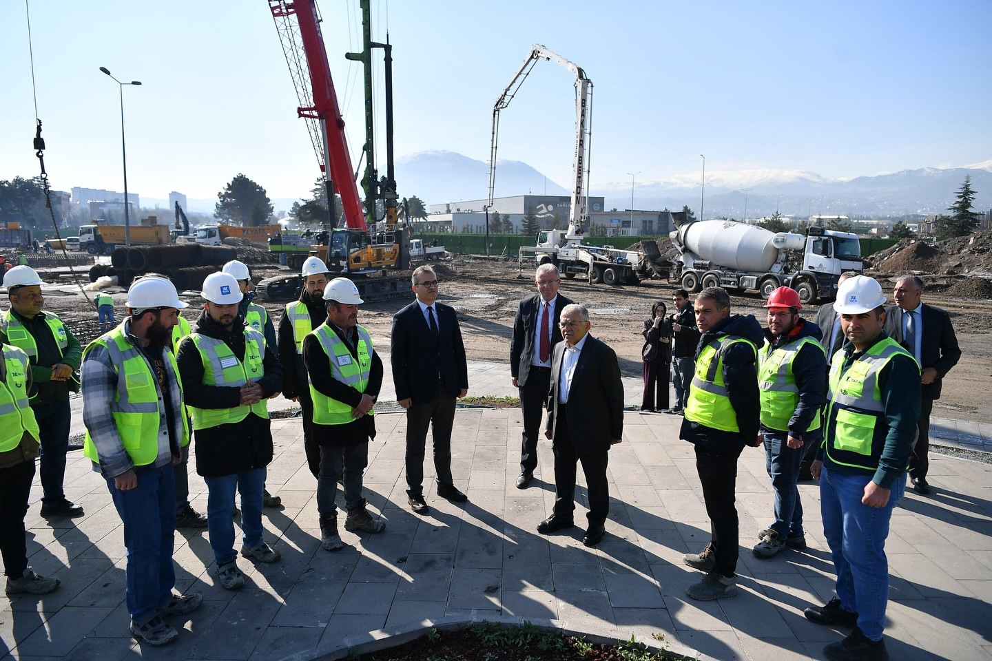 Başkan Büyükkılıç’tan Kartal Katlı Kavşağı’na yakın takip:  Verimli bir şekilde çalışmalar sürüyor 
?v=1