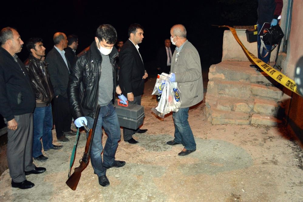 Öz kızını öldüren anne ve üvey kardeşi tutuklandı
?v=1