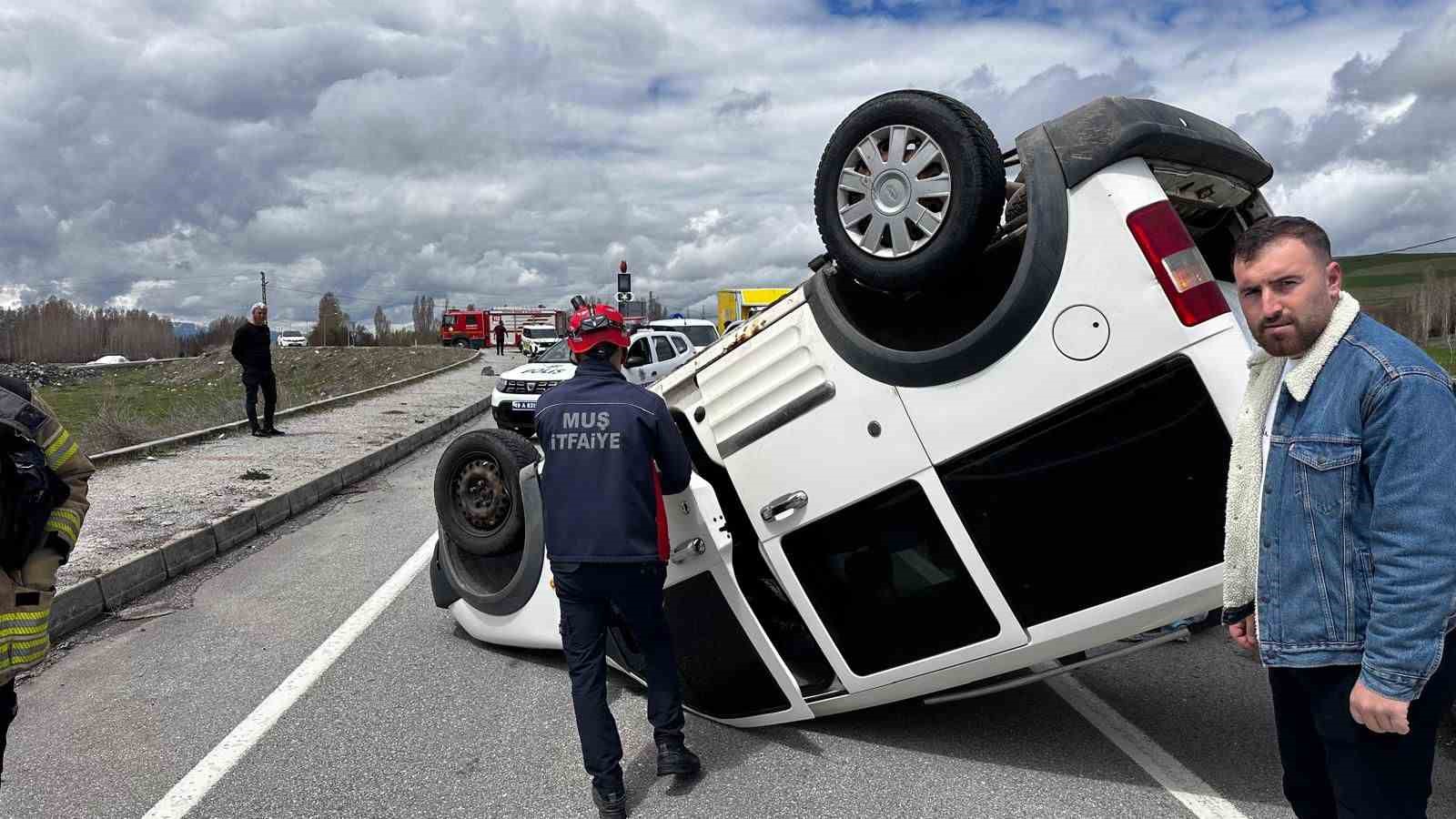 Muş’ta hafif ticari araç takla attı: 1 yaralı
?v=1