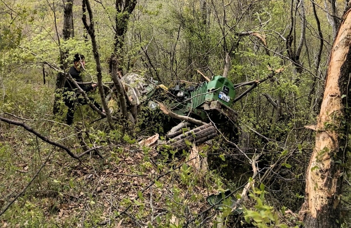 Yakakent’te traktör devrildi, sürücü yaralandı
?v=1