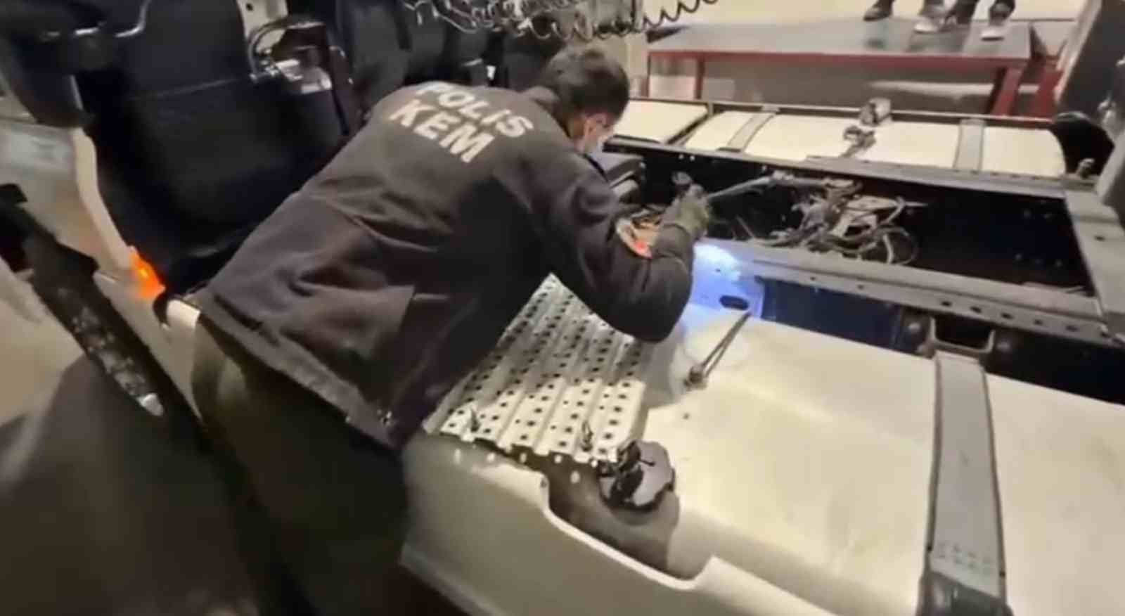 Ağrı’da uyuşturucu operasyonu: 1 kilo 220 gram skunk ele geçirildi
?v=1