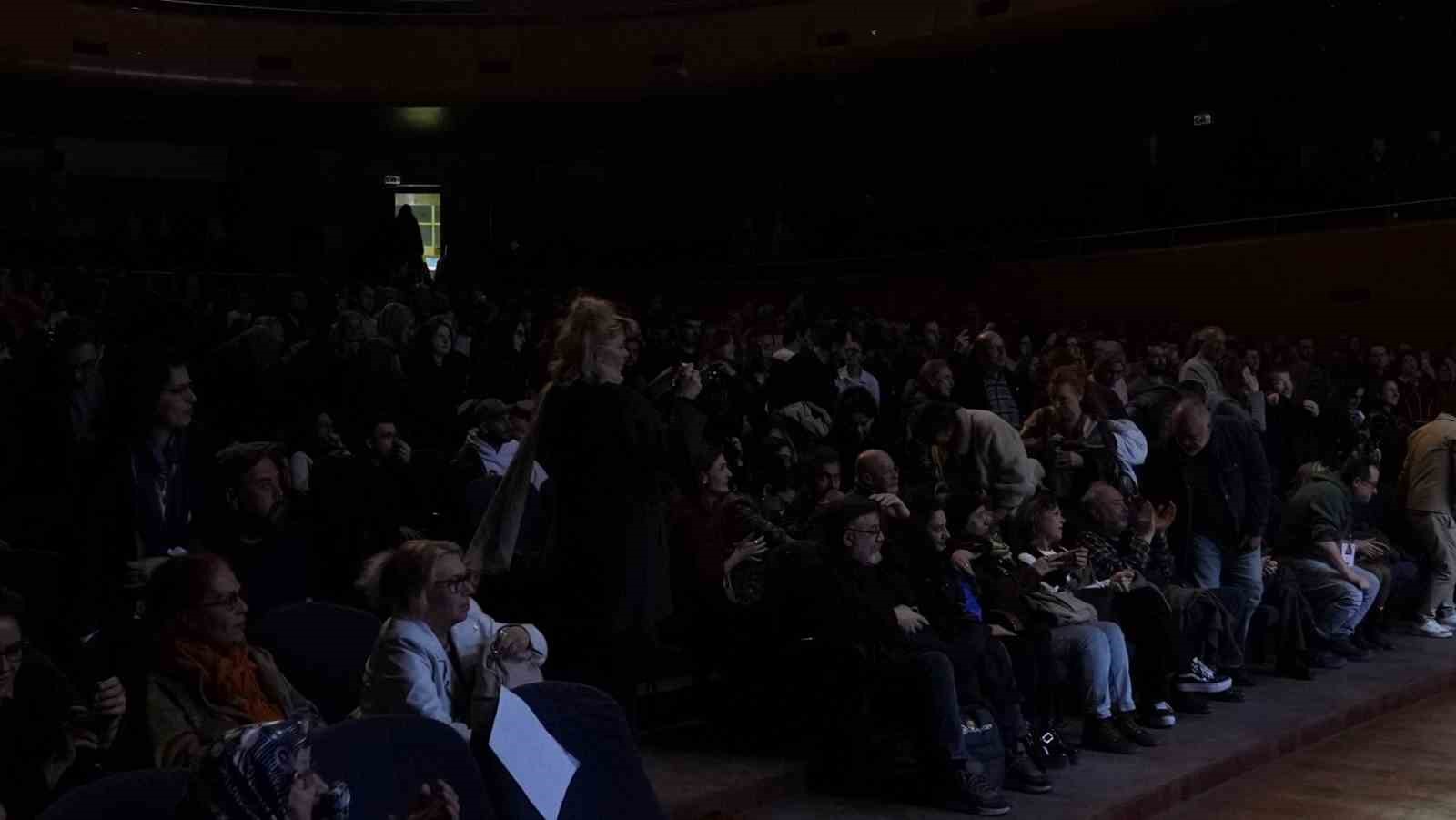 Ödüllü oyun Bursa’daki festivalde sahnelendi
?v=1