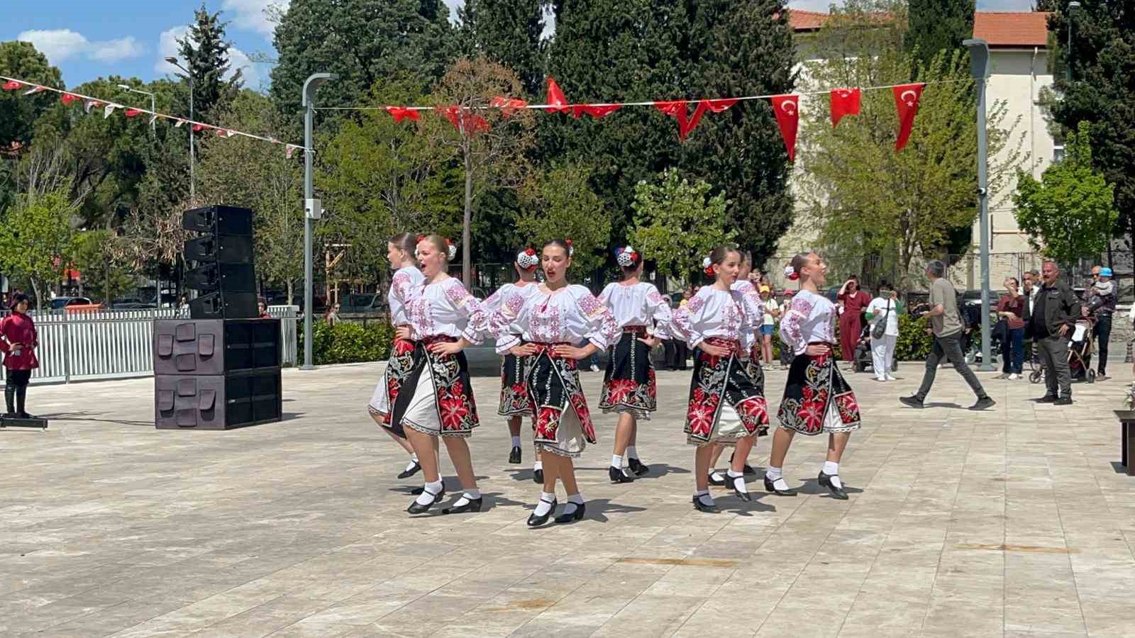 Altı ülkenin çocukları Muğla’da aynı sahneyi paylaştı
?v=1