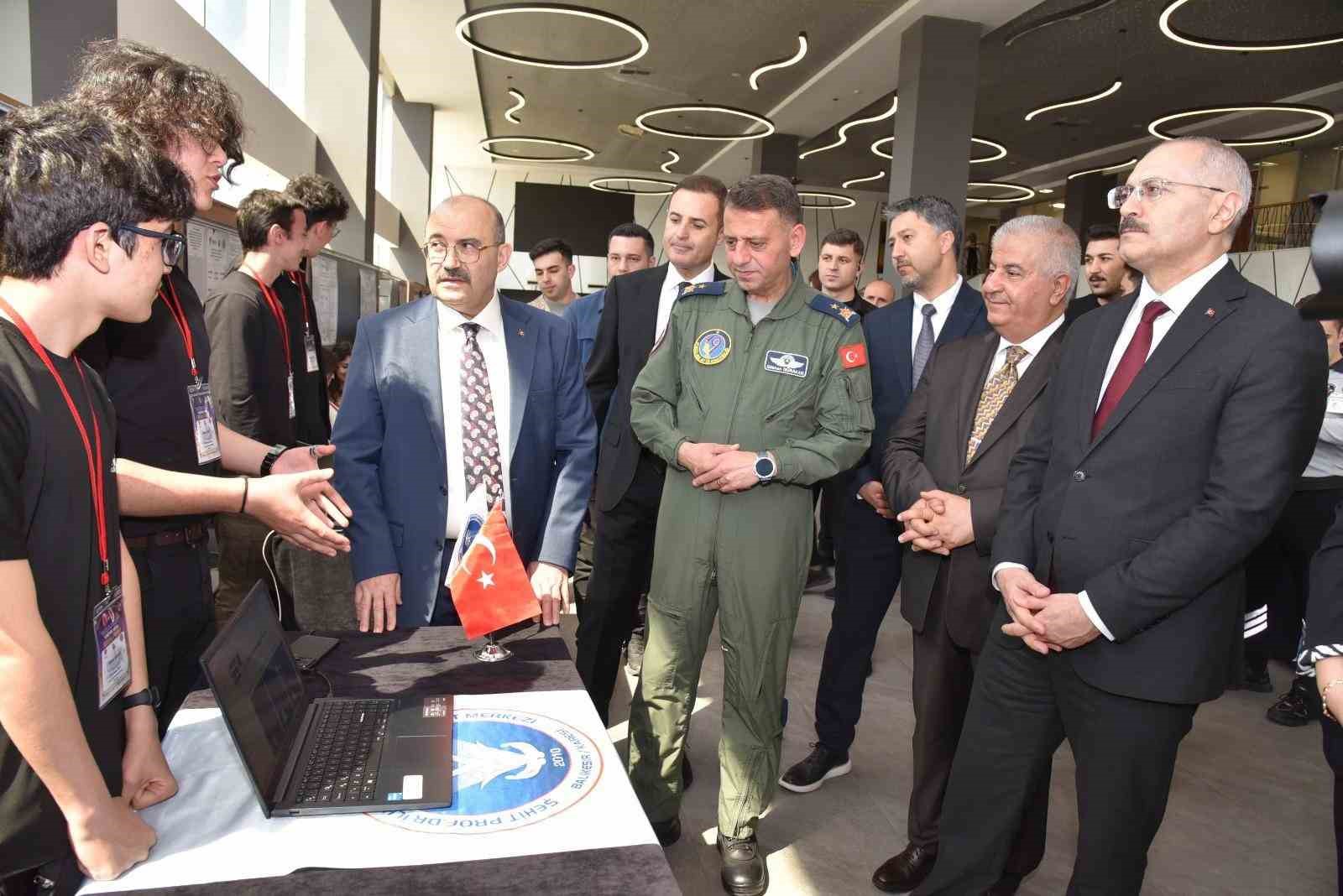 Bilimin kalbi Balıkesir’de attı: Bilim Fuarı yoğun katılımla açıldı
?v=1