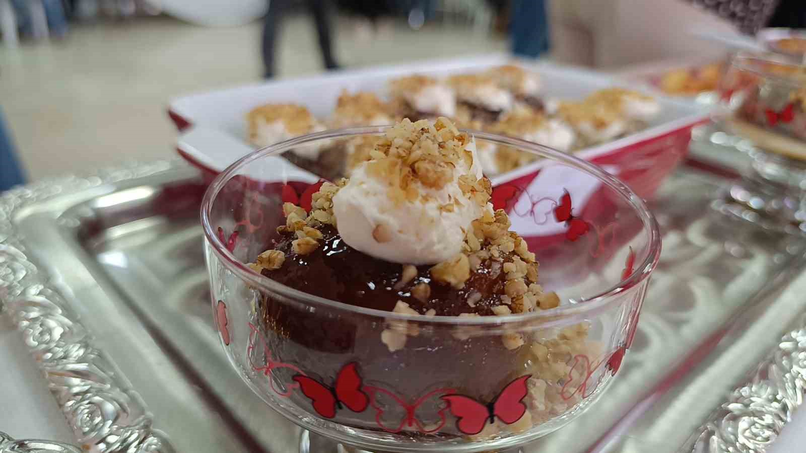 Tekirdağ’da 32 çeşit yöresel tatlı yarıştı: Tekirdağ’ın coğrafi işaretli Hayrabolu tatlısı 1. oldu
?v=1