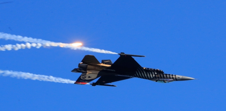 SOLOTÜRK’ten nefes kesen prova?v=1