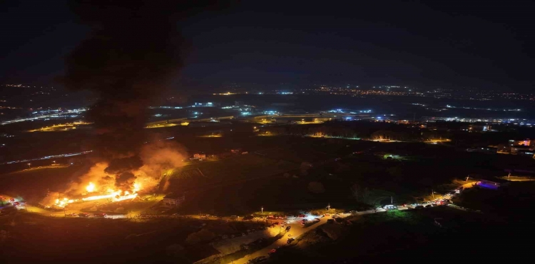 Samsun’da muz deposunda yangın: Alevler göğe yükseldi
