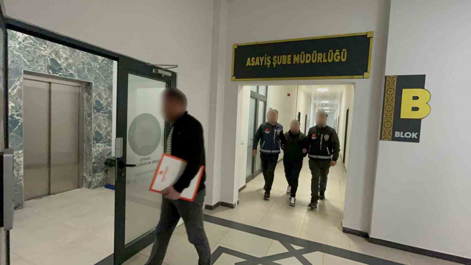 Kocaeli’de çaldığı araçla Manisa’ya kaçıp sahte kimlikle otelde konakladı
?v=1