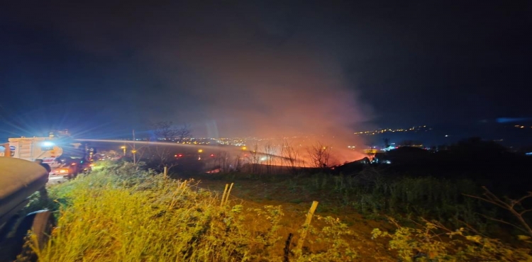 Muz deposu alevlere teslim oldu: 3 saatte kontrol altına alındı?v=1