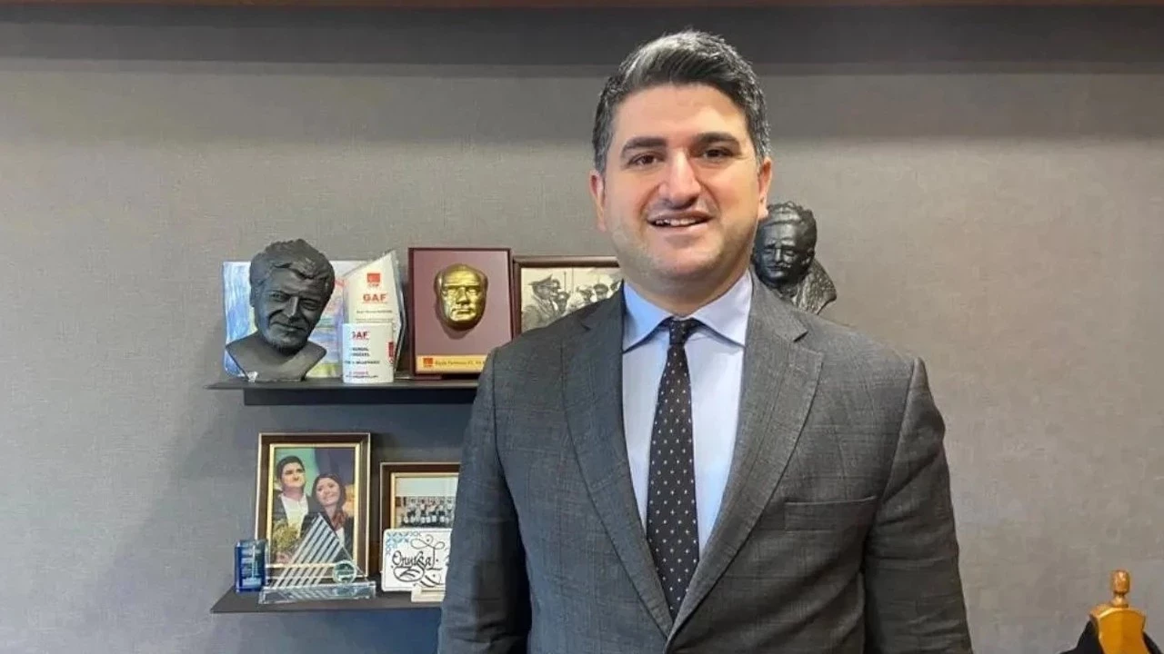 Ataşehir Belediye Başkanı Onursal Adıgüzel tutuklama talebiyle sevk edildi?v=1