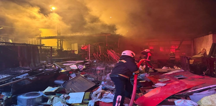 Yozgat’ta hurdacıda çıkan yangın söndürüldü?v=1