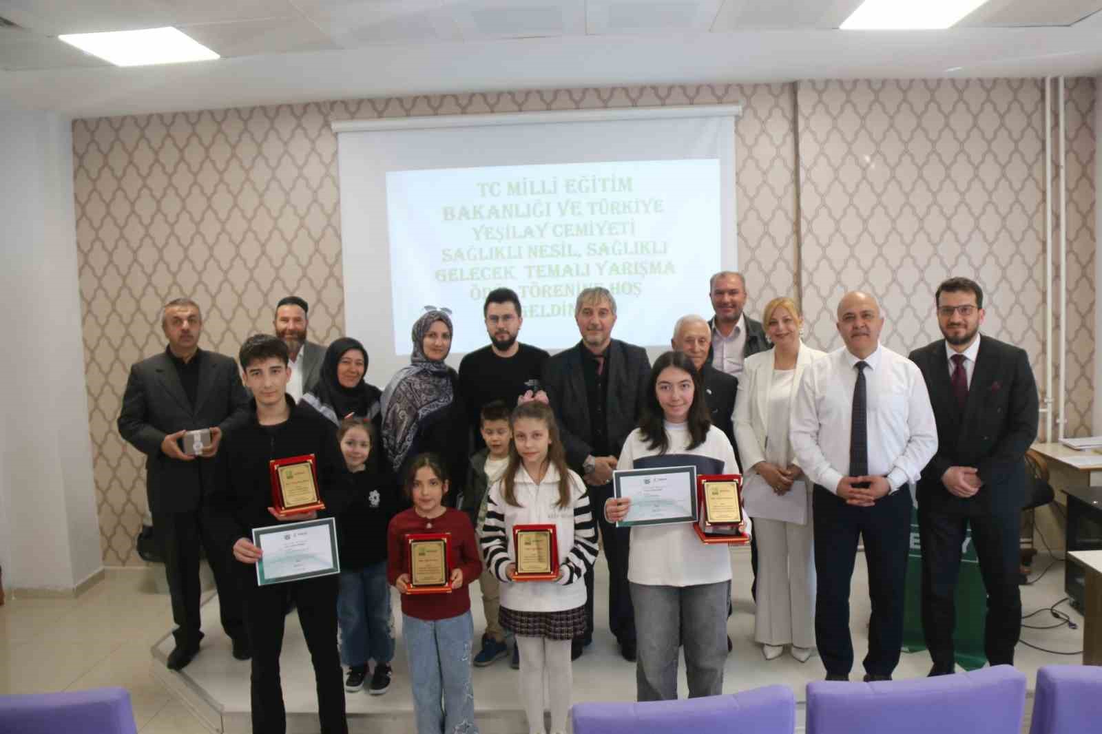 Kütahya’da yetenek yarışmasında dereceye giren öğrenciler ödüllendirildi
?v=1