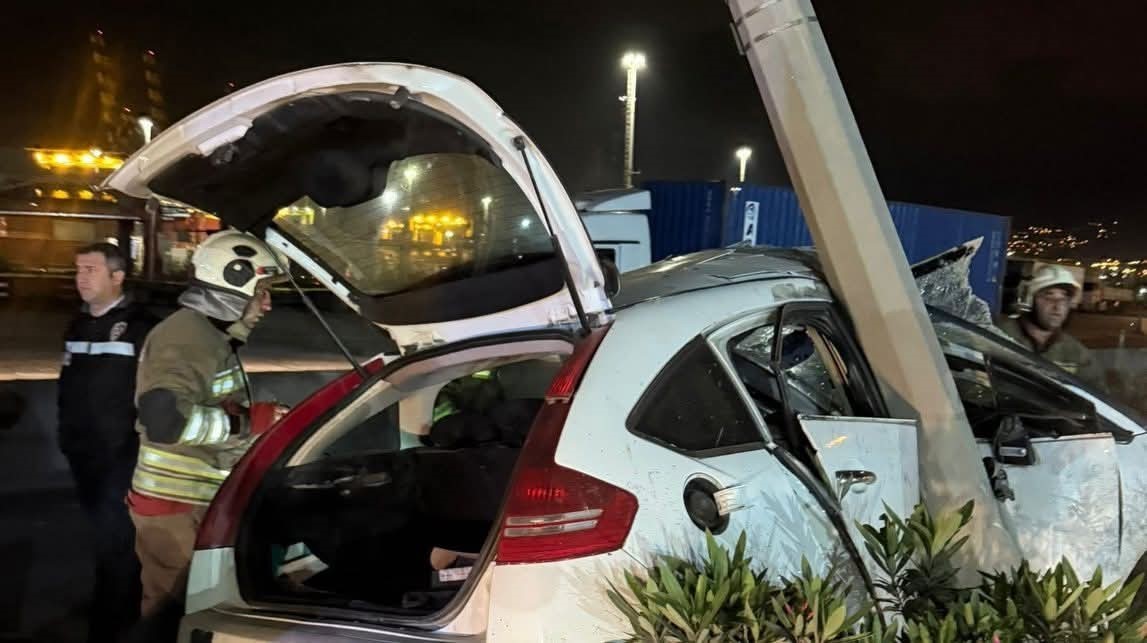 İskenderun’da hurdaya dönen otomobilin sürücüsü yaralandı
?v=1