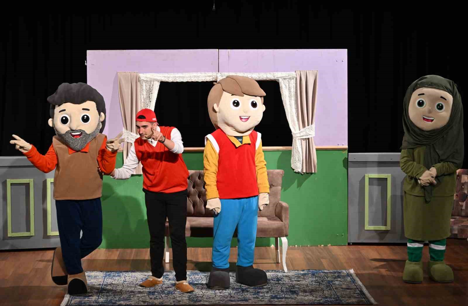 Minikler İstanbul’u sahnedeki rüyada keşfetti
?v=1