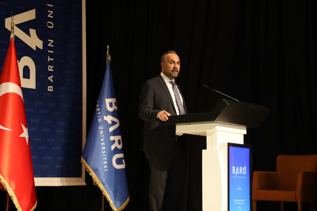 BARÜ’de düzenlenen etkinlikte aile ve gençlik konuşuldu
?v=1